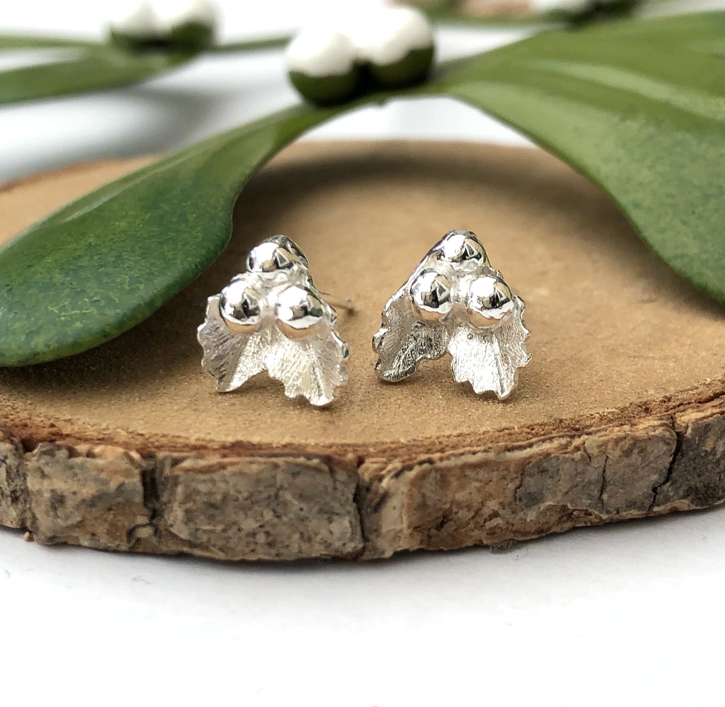 mini holly leaves stud earrings