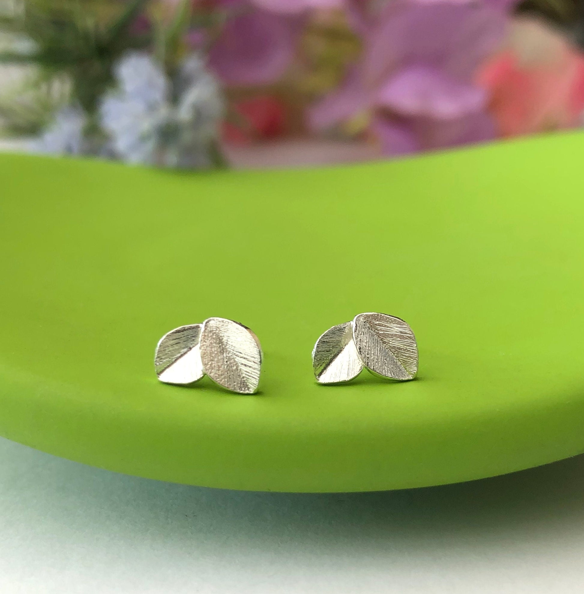 small leaves stud earrings