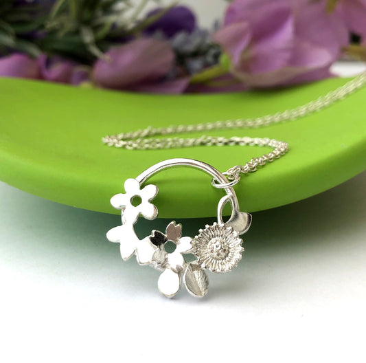 flower wreath necklace 